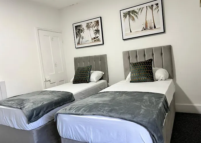 Stunning 3 Bed 2Bath House W/Parking