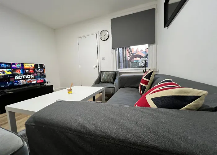 Stunning 3 Bed 2Bath House W/Parking