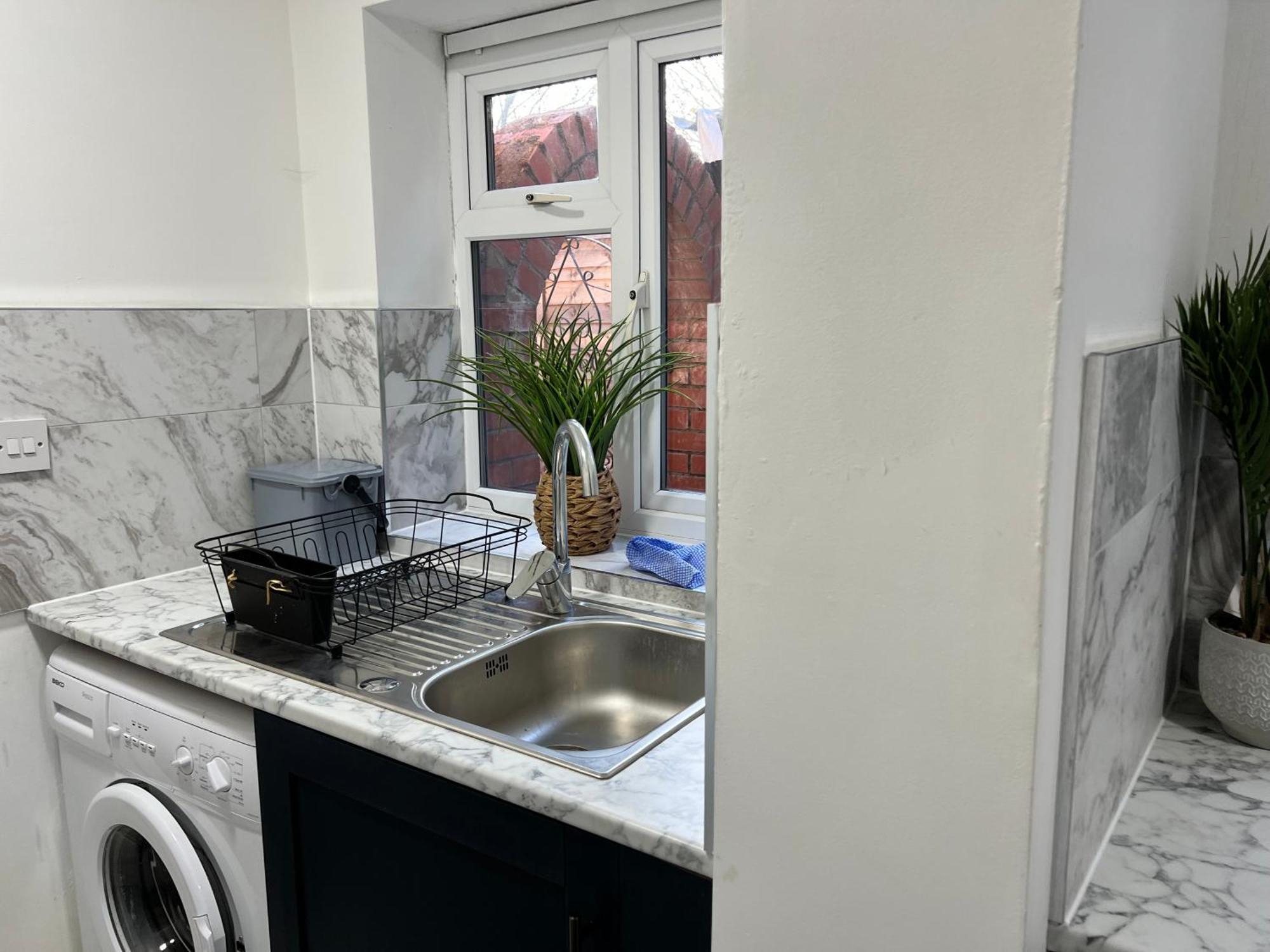 Stunning 3 Bed 2bath House W/parking Holiday home