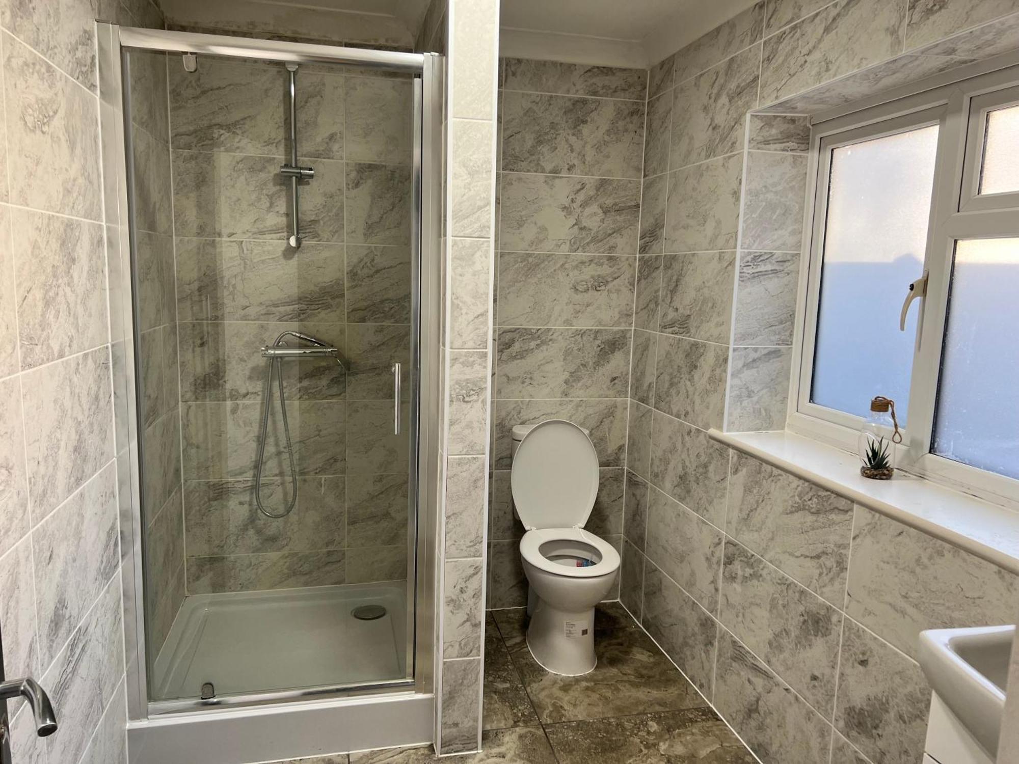 Holiday home Stunning 3 Bed 2bath House W/parking *