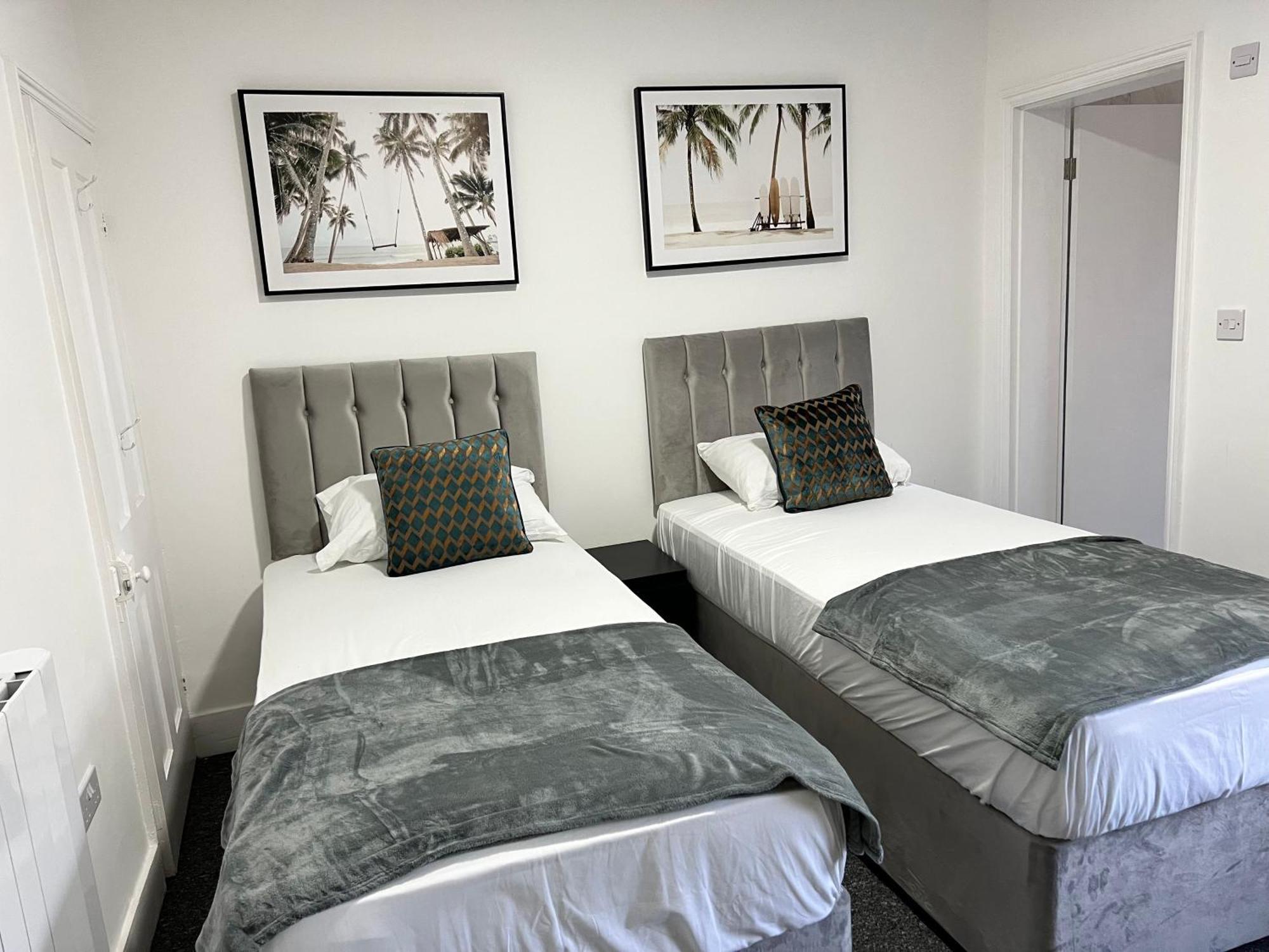 Holiday home Stunning 3 Bed 2bath House W/parking Reading