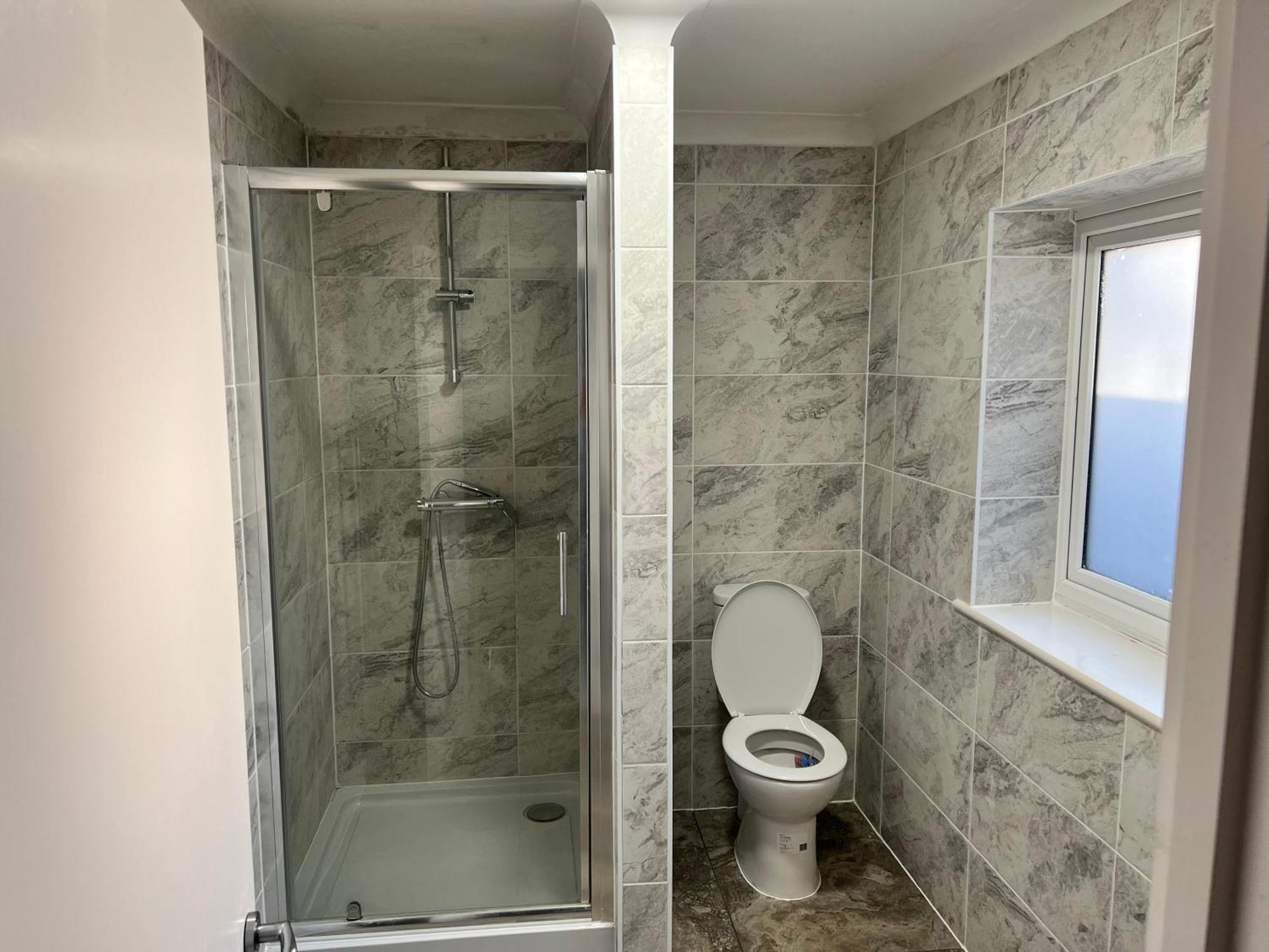 Stunning 3 Bed 2bath House W/parking Holiday home Reading