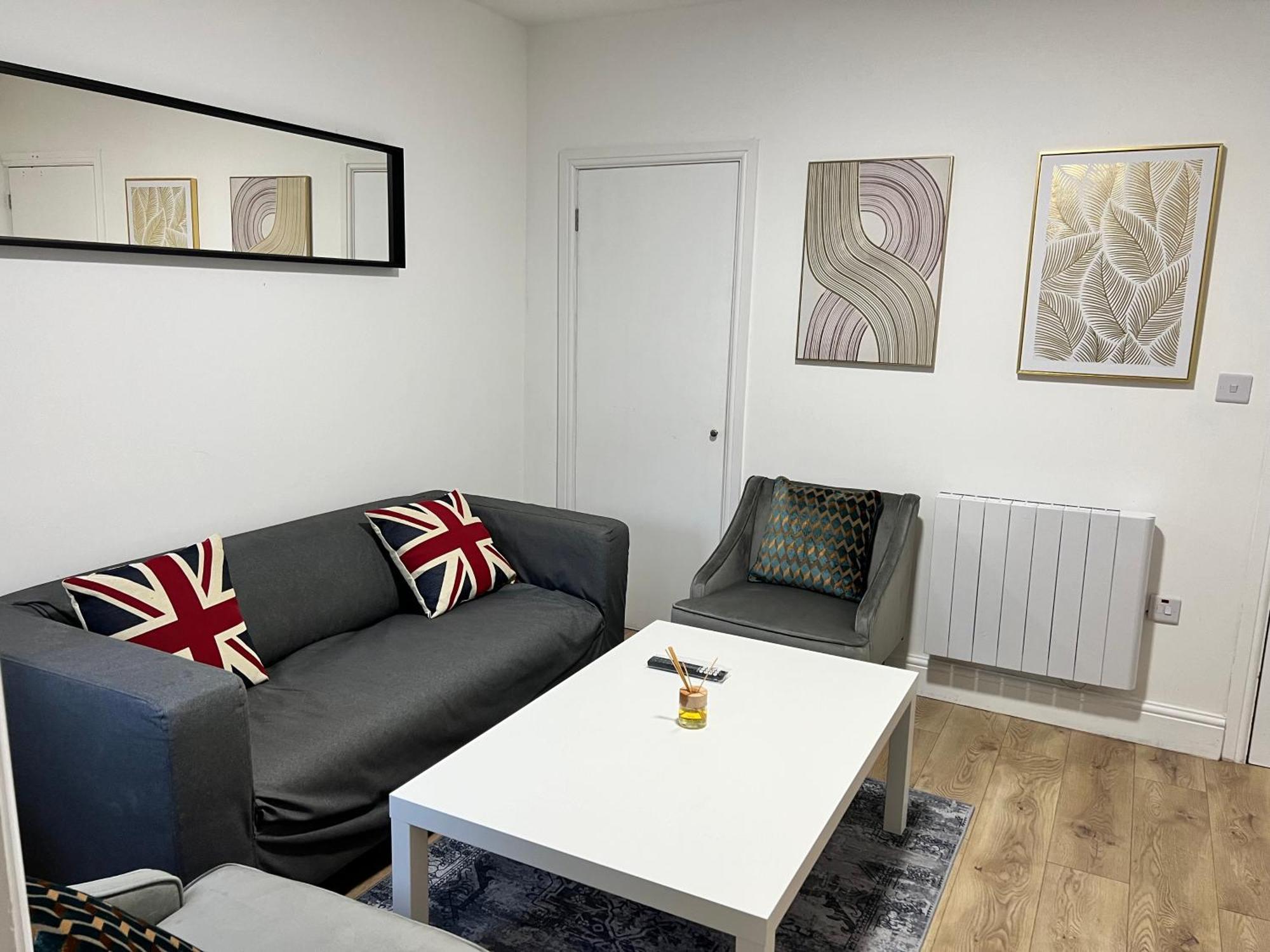 Holiday home Stunning 3 Bed 2bath House W/parking *